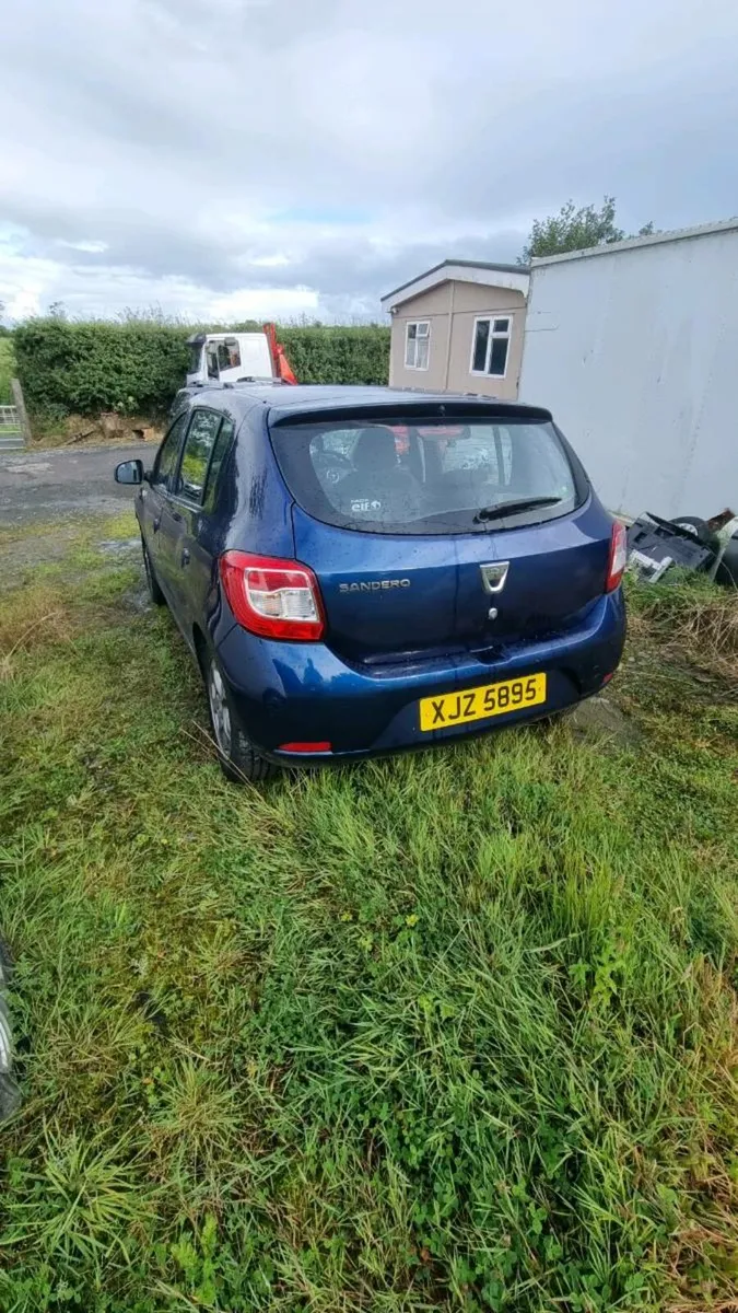 15 dacia sandero - Image 4