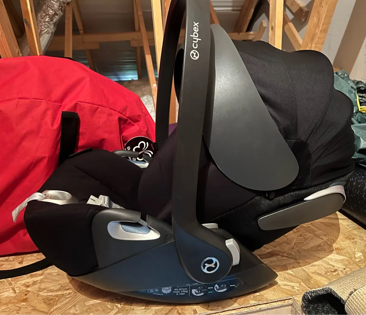 Car seat - Image 1