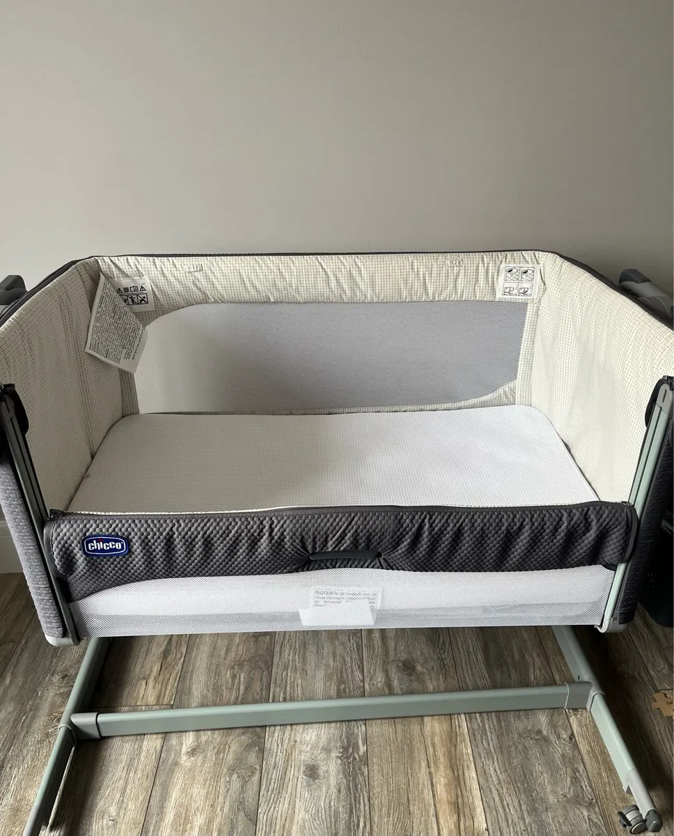 Next to me - Image 2