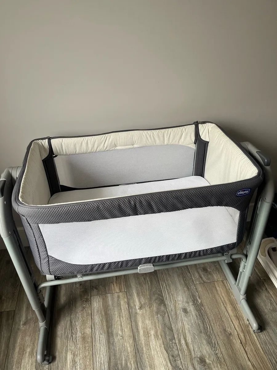 Next to me - Image 3