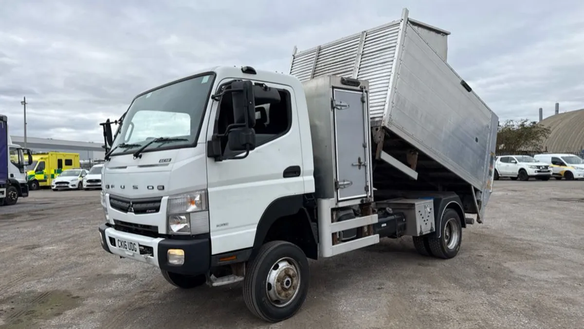 2016 Mitsubishi Canter 4x4 Arborist tipper body - Image 1