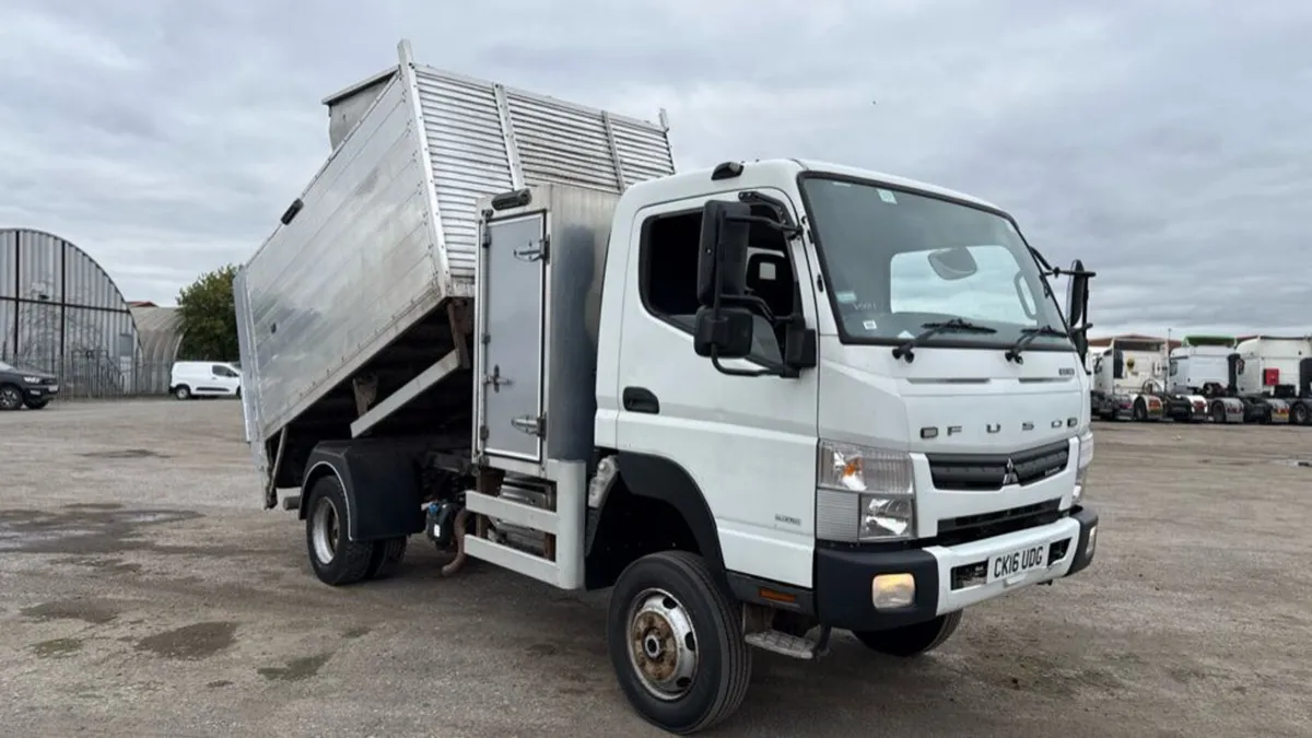2016 Mitsubishi Canter 4x4 Arborist tipper body - Image 2