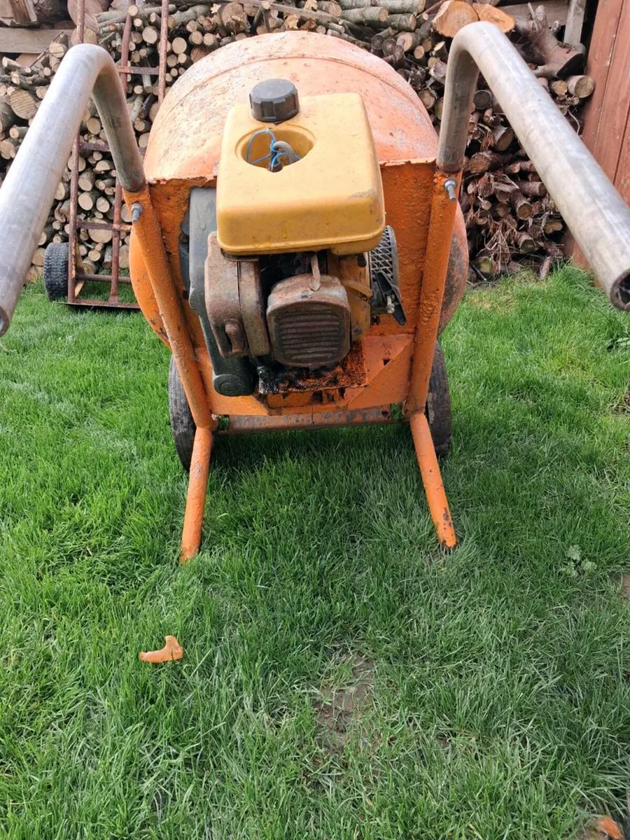 Cement mixer Robin - Image 1
