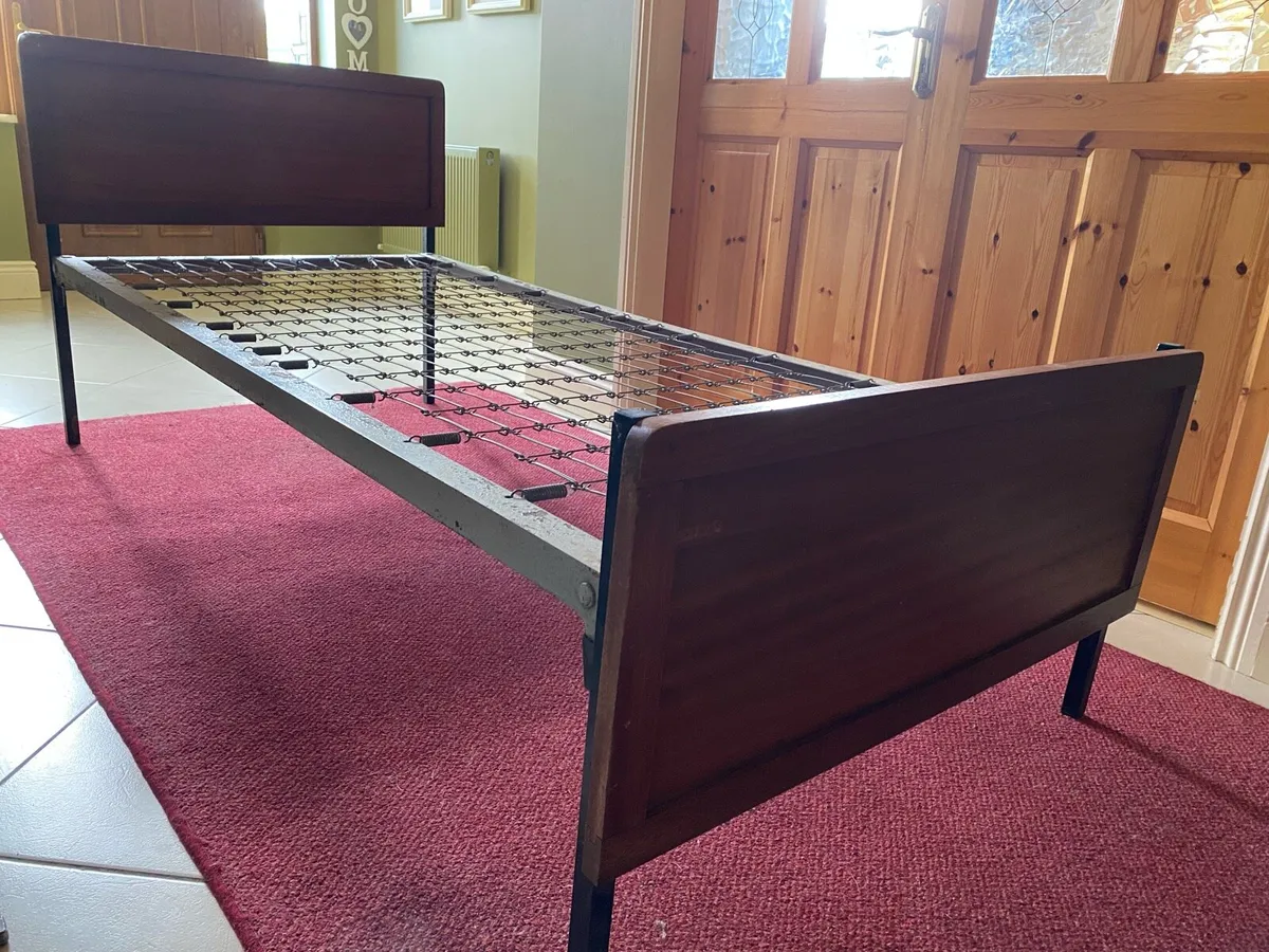 Antique single bed - Image 1