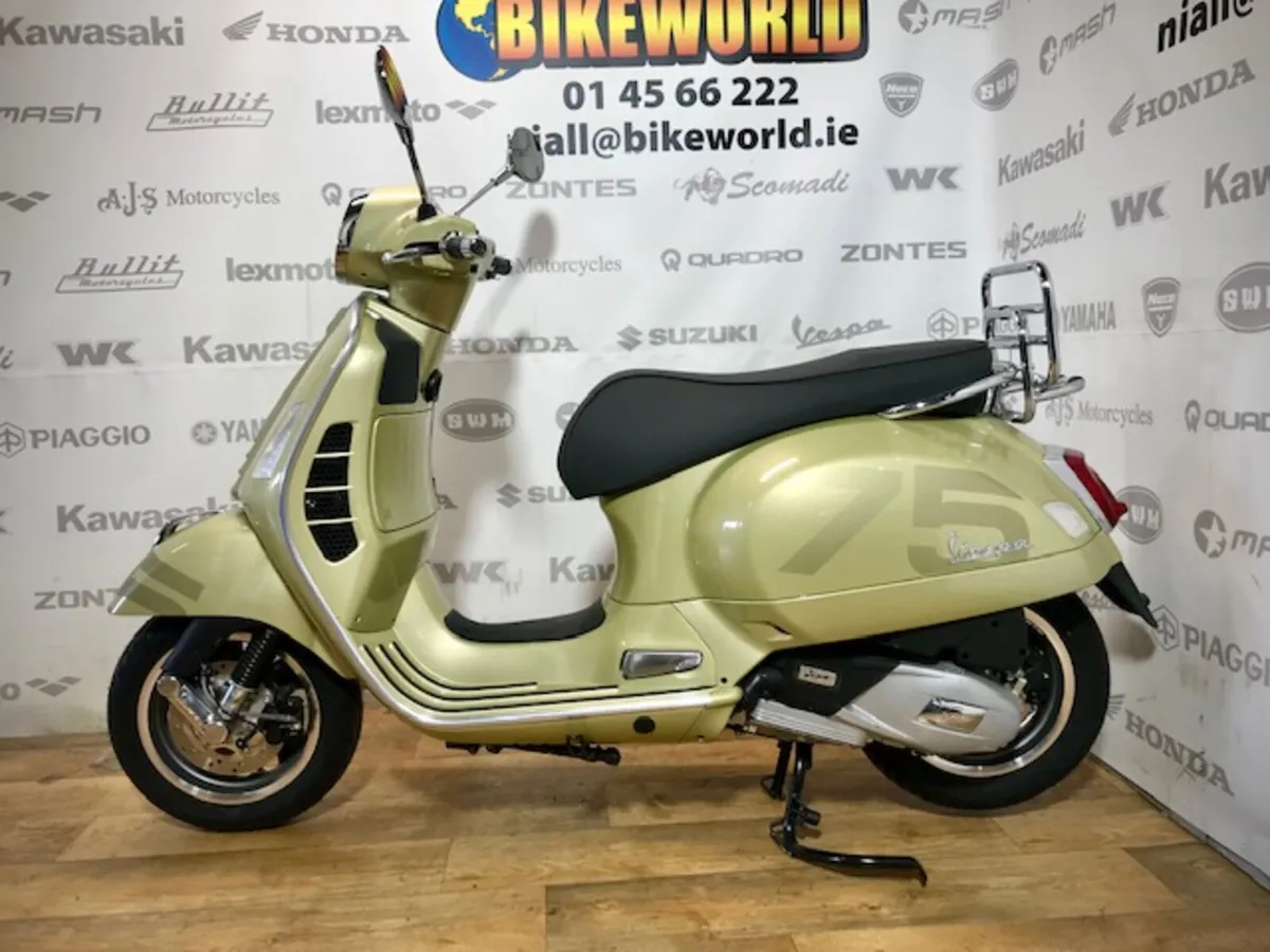 Vespa GTS125 75th Anniversary - Image 3