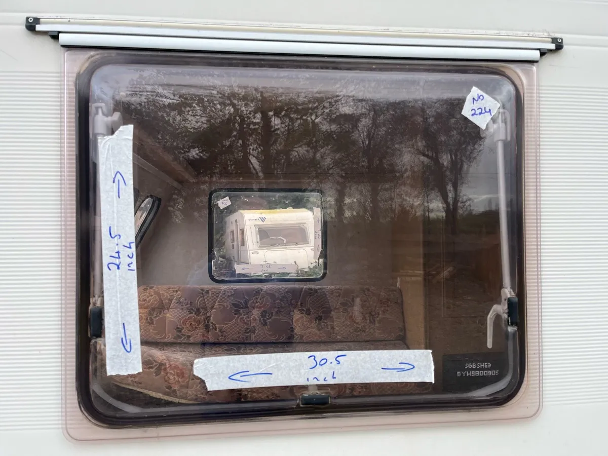 Caravan parts and windows - Image 2
