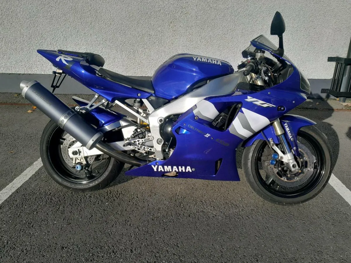 Yamaha R1 2000 - Image 1