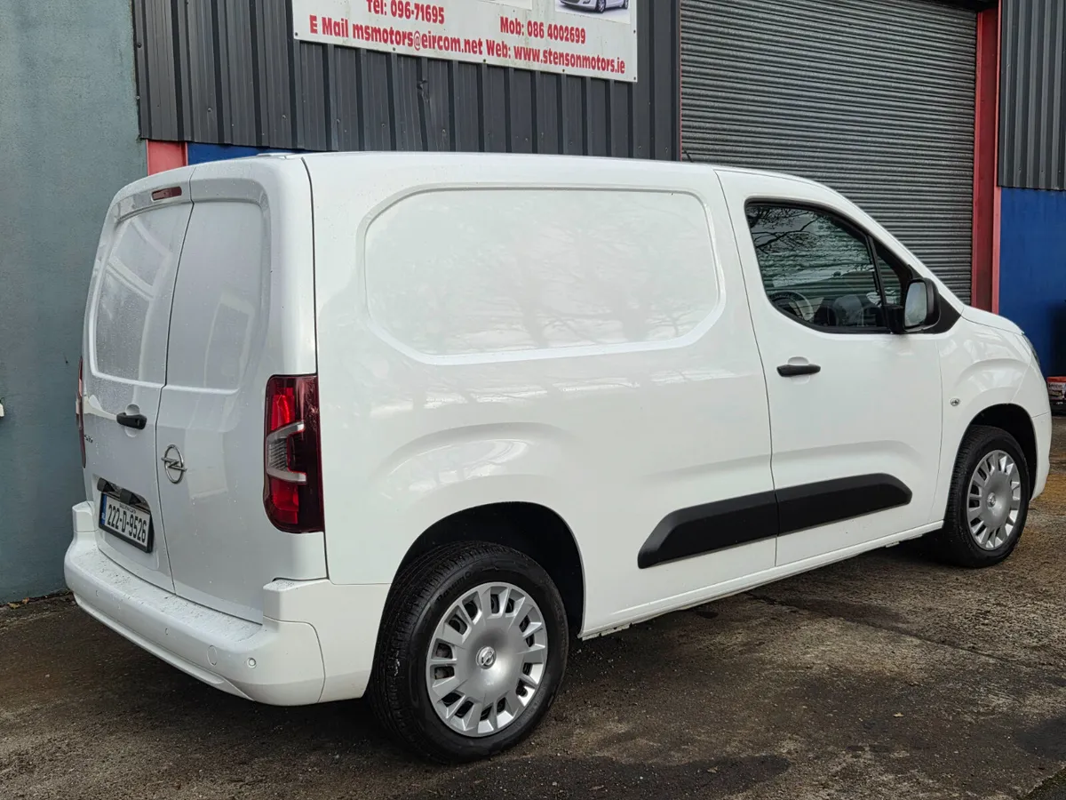 Opel Combo 2022 1.5 hdi 100bhp, 3 seater - Image 3