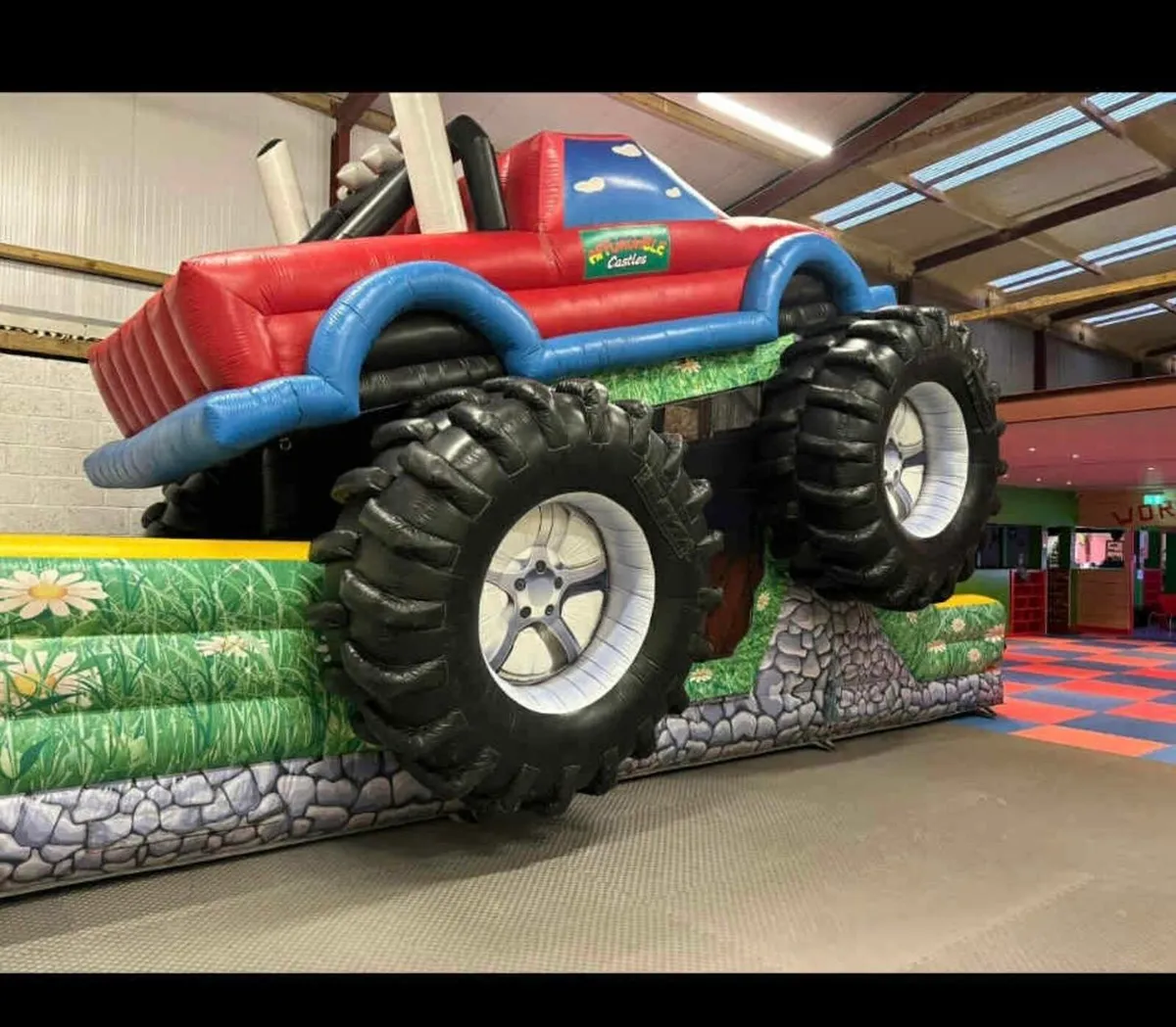 Bouncy castle - Image 4