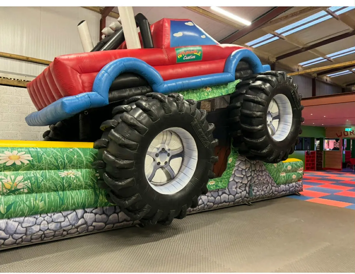 Bouncy castle - Image 1