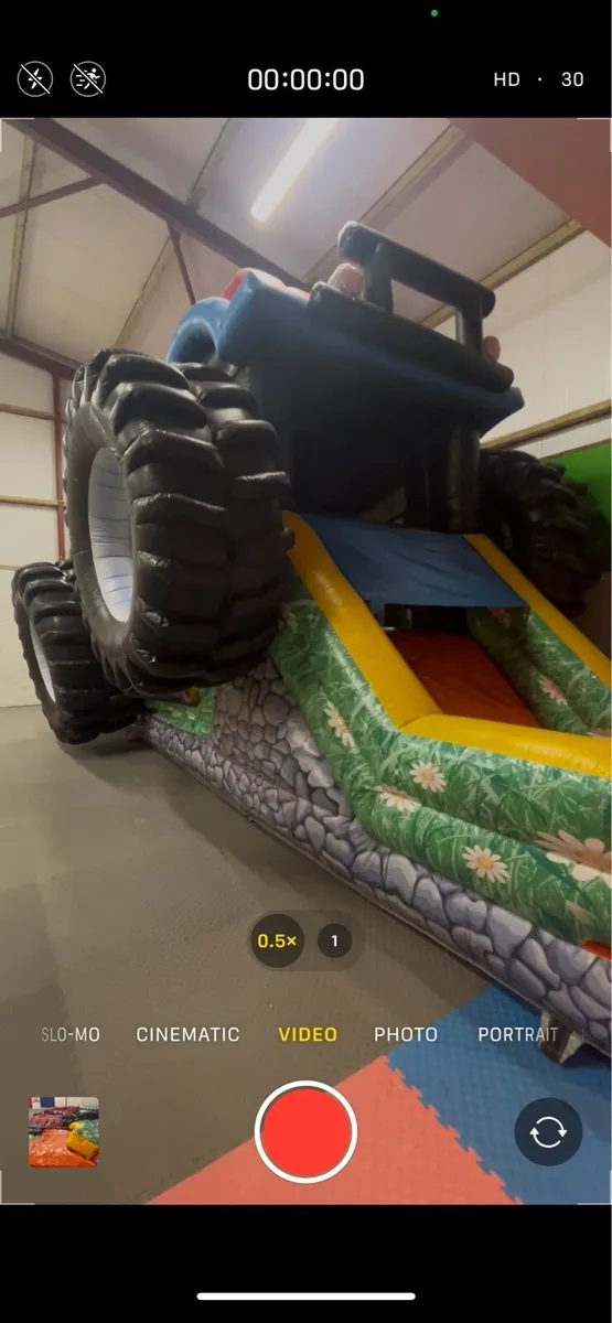 Bouncy castle - Image 2