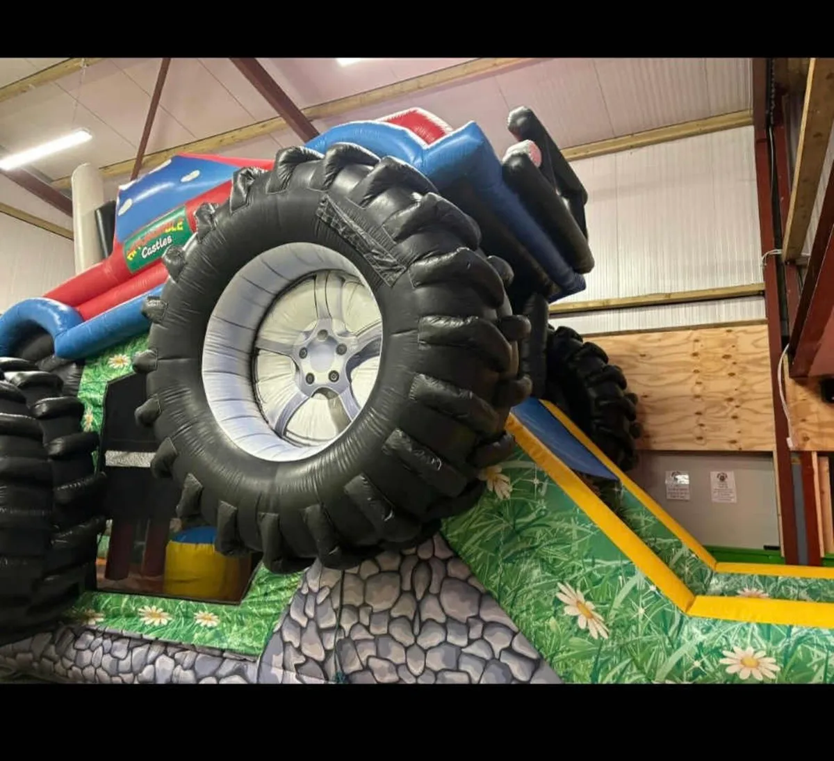 Bouncy castle - Image 3