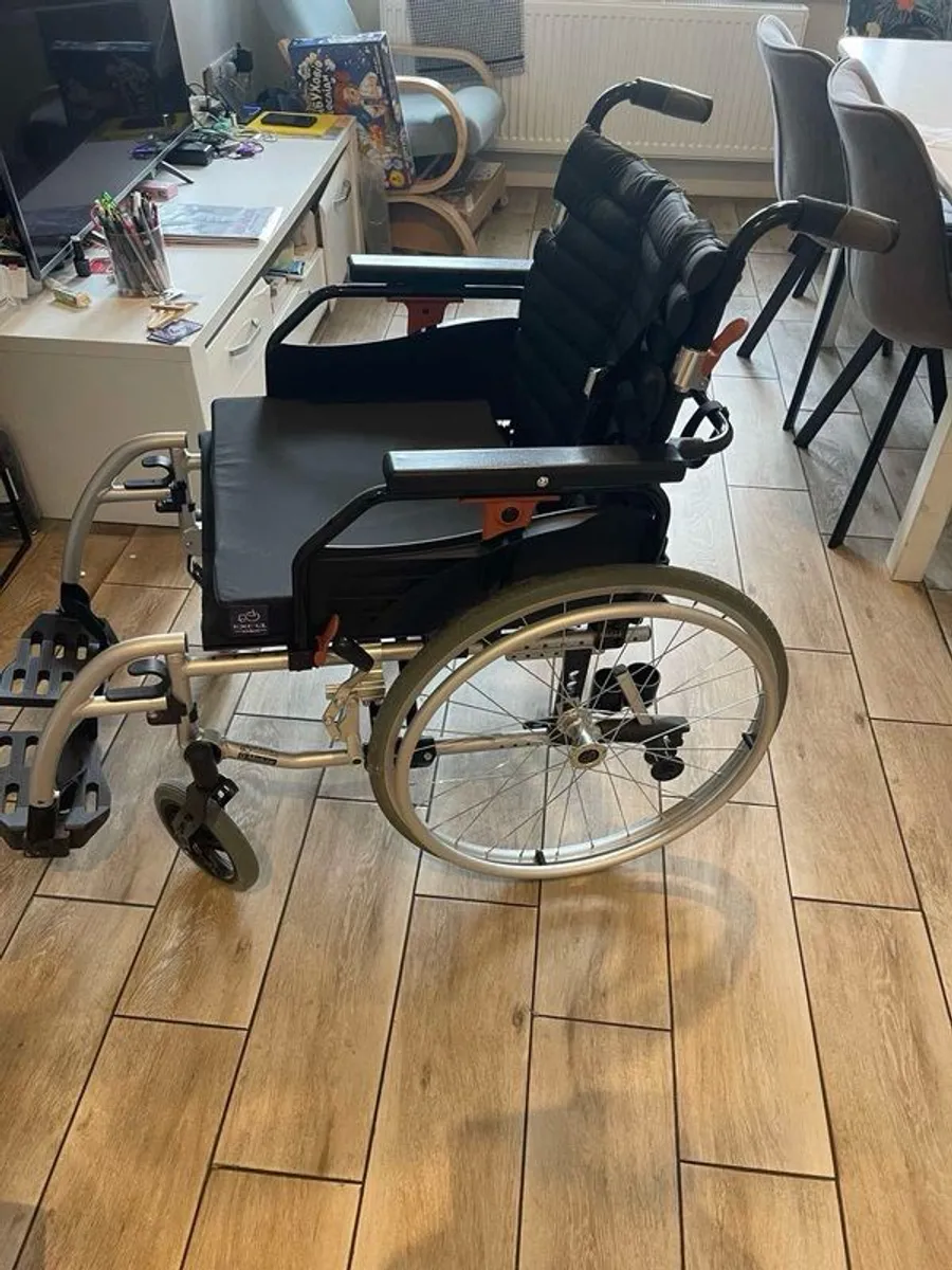wheelchair - Image 4