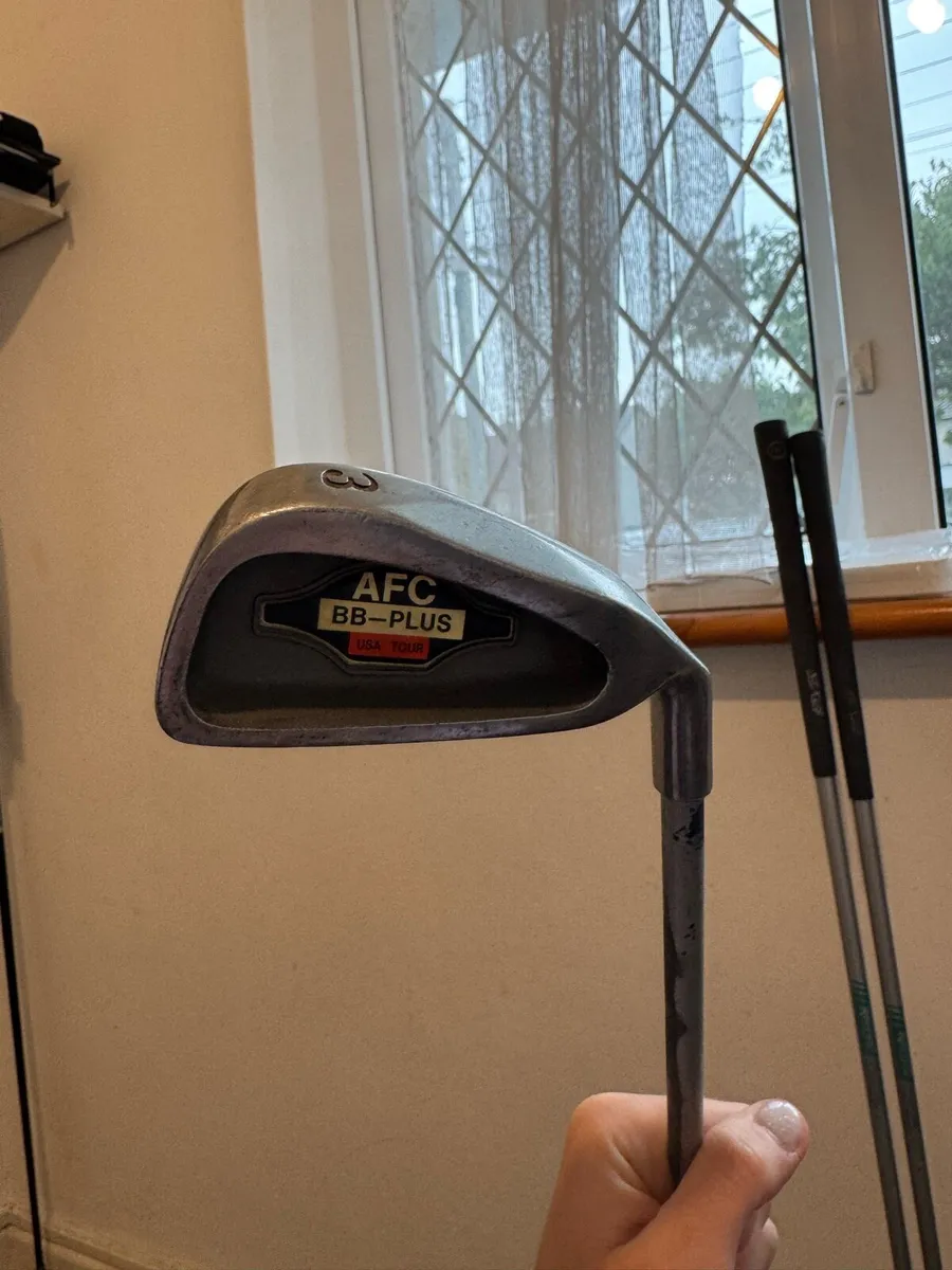 Men’s right handed set of golf clubs - Image 2