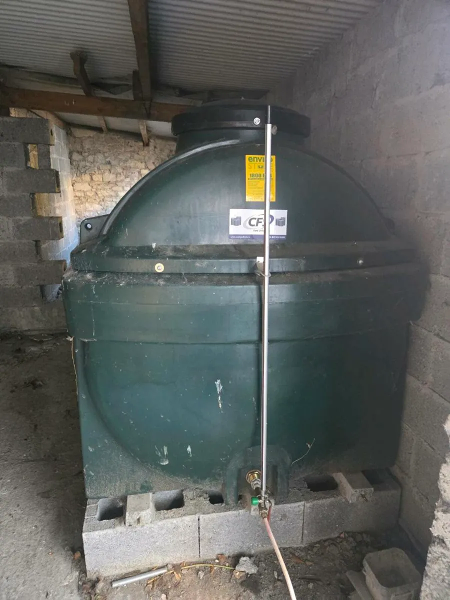 Oil tank - Image 1