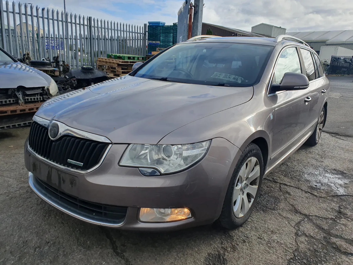 12 SKODA SUPERB  1.6 TDI (CAYJ) FOR BREAKING - Image 1