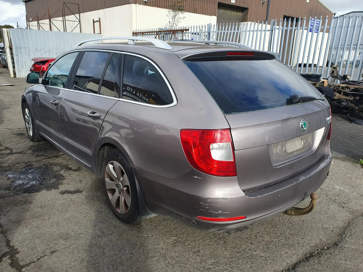 12 SKODA SUPERB  1.6 TDI (CAYJ) FOR BREAKING - Image 4