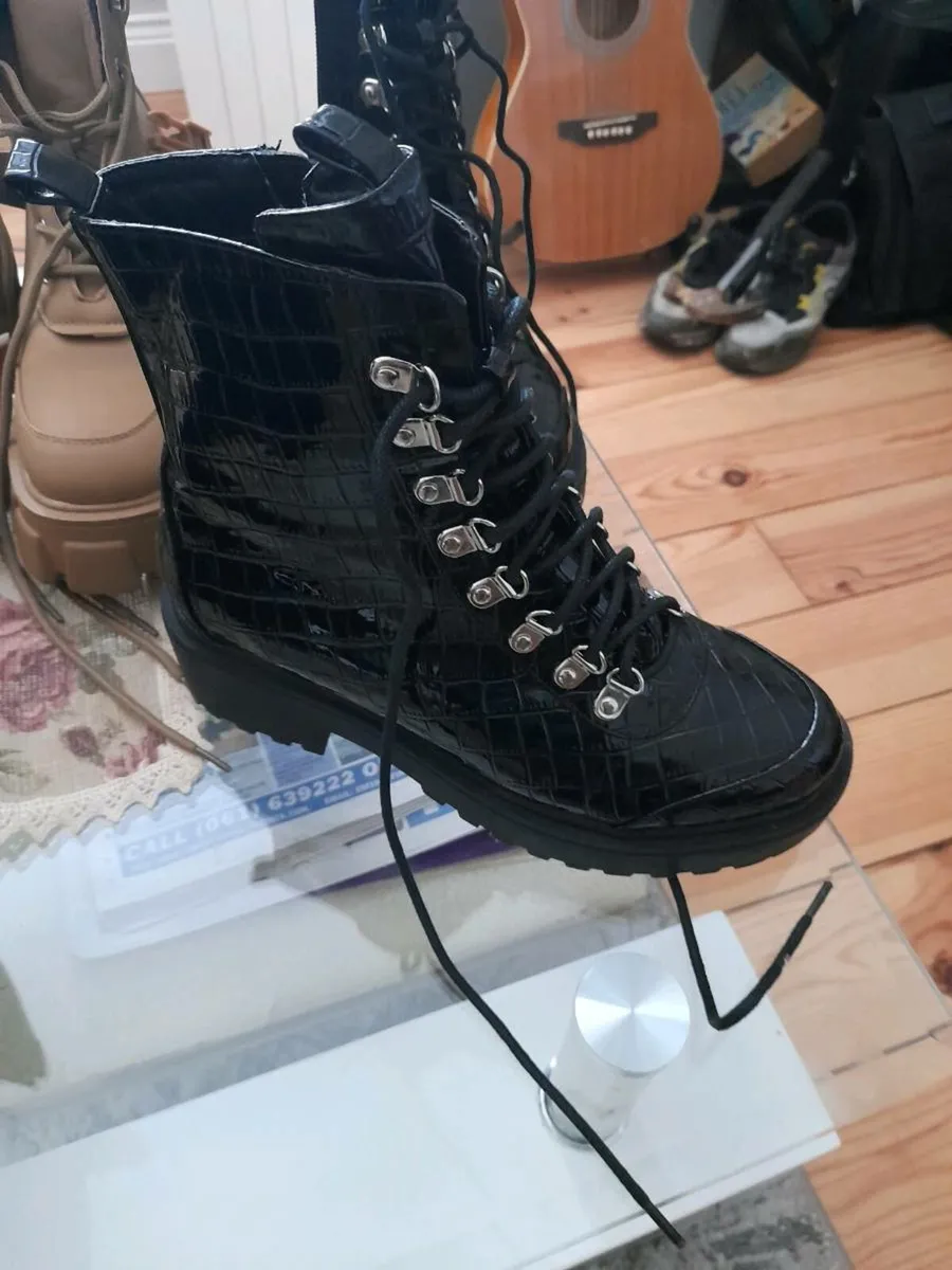 Ladies size 6 UK ANKLE BOOTS - Image 3