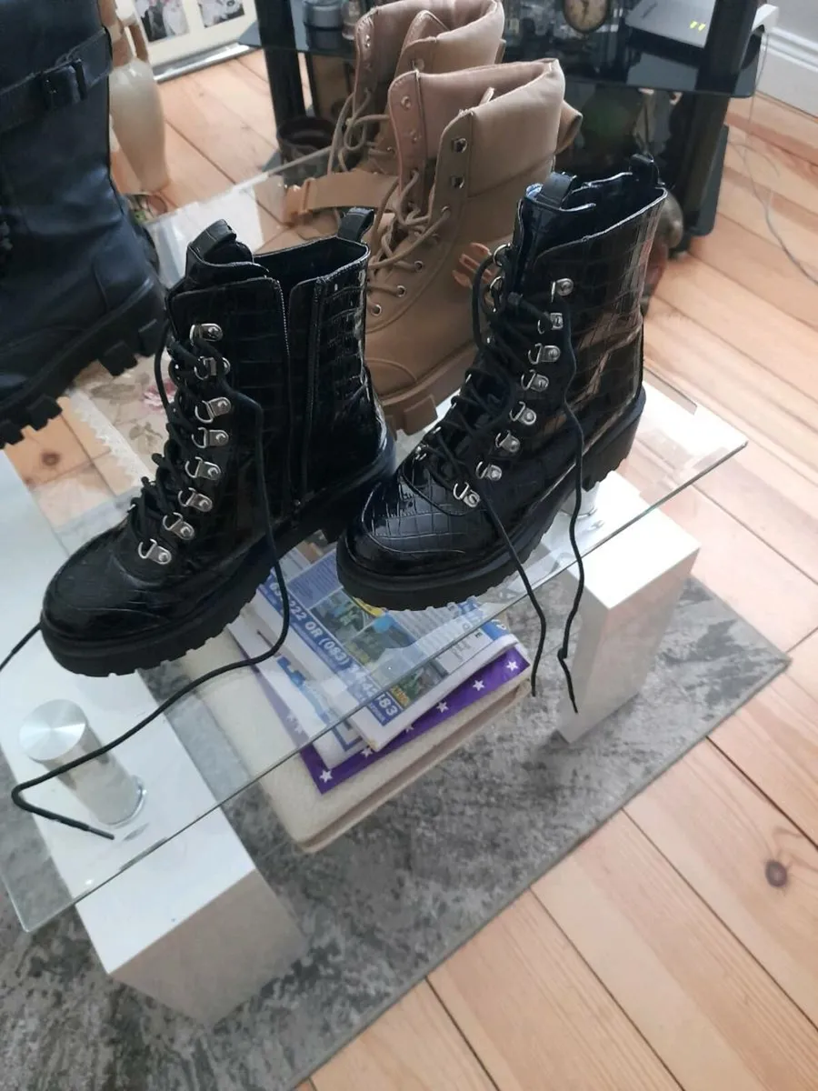 Ladies size 6 UK ANKLE BOOTS - Image 4