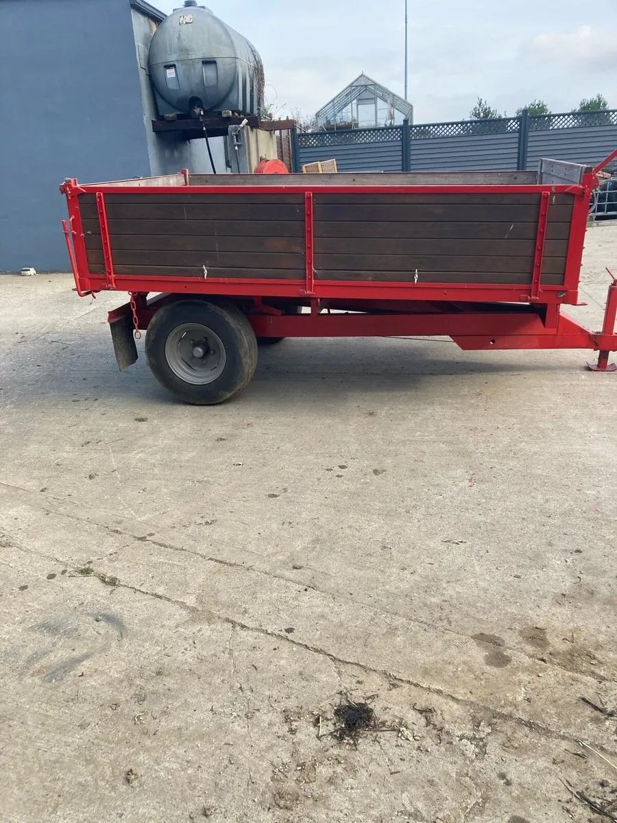 Small tractor tipping trailer - Image 2