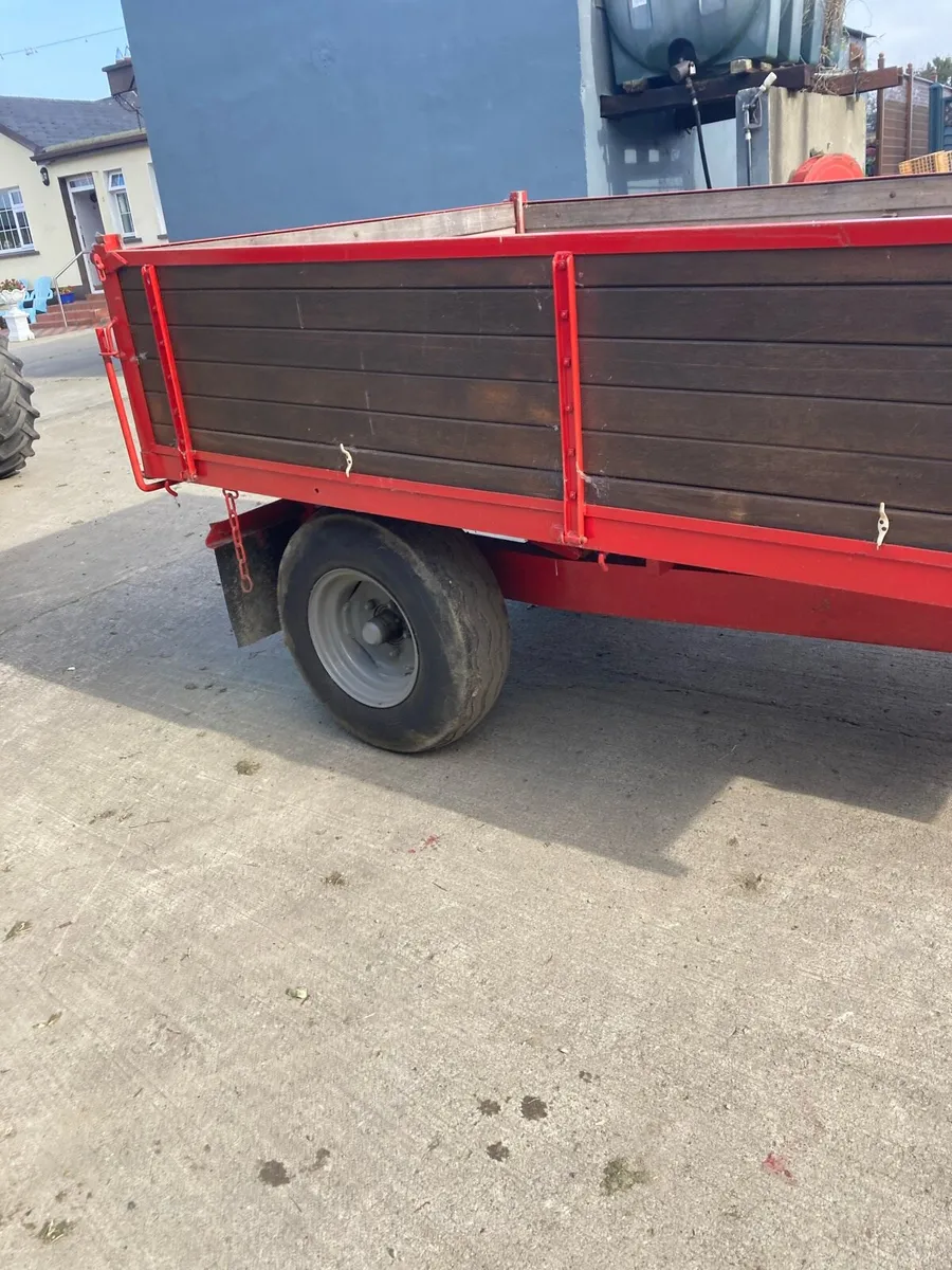 Small tractor tipping trailer - Image 3