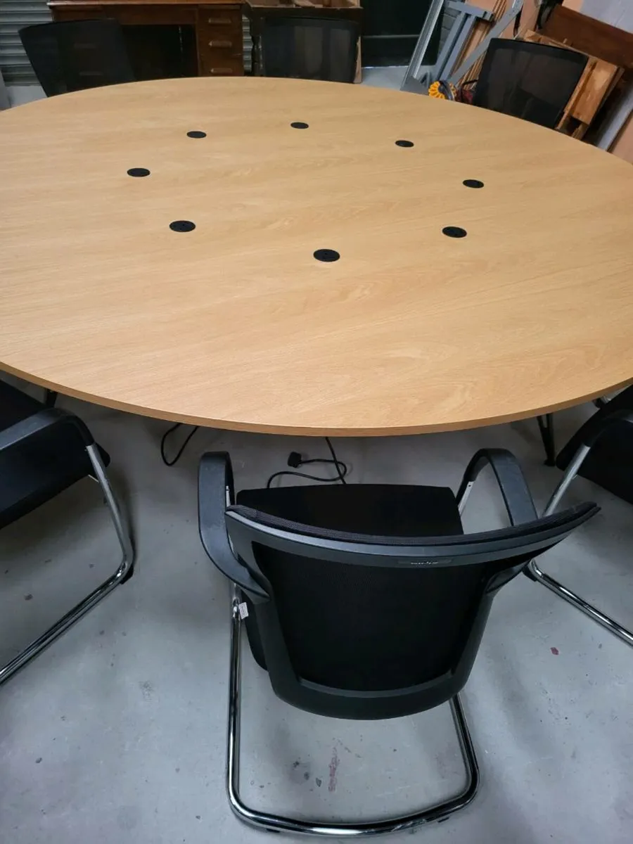 Superb 2.5m Boardroom Table & 8 Chairs. - Image 2