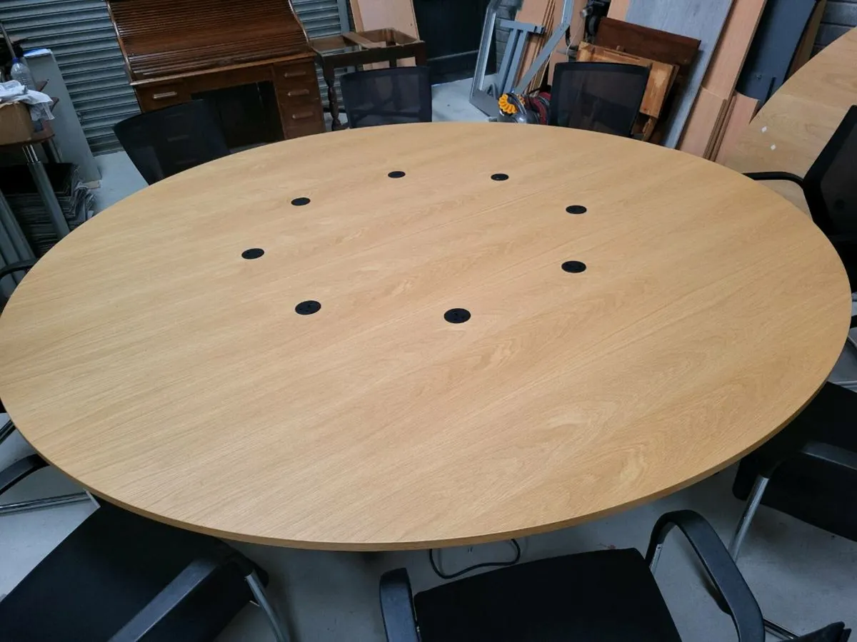 Superb 2.5m Boardroom Table & 8 Chairs. - Image 3