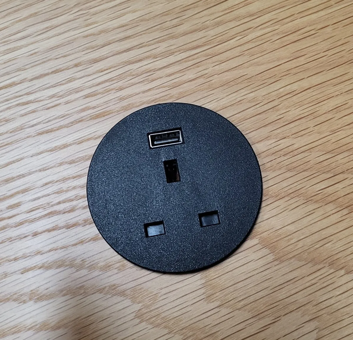 Superb 2.5m Boardroom Table & 8 Chairs. - Image 4