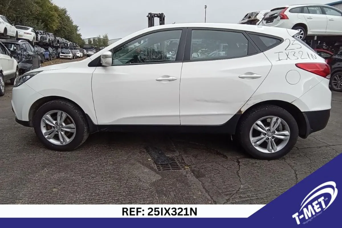 2013 HYUNDAI IX35 BREAKING FOR PARTS - Image 3