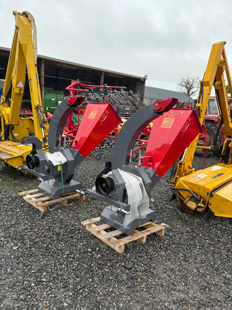 Log splitter and wood chipper for sale - Image 4