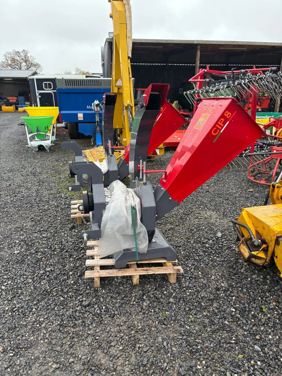 Log splitter and wood chipper for sale - Image 3