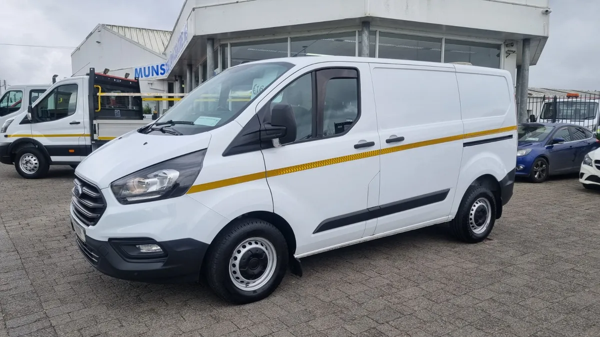 221 CUSTOM SWB GRADE 1 WITH A/C,CRUISE,CAMERA ETC - Image 1