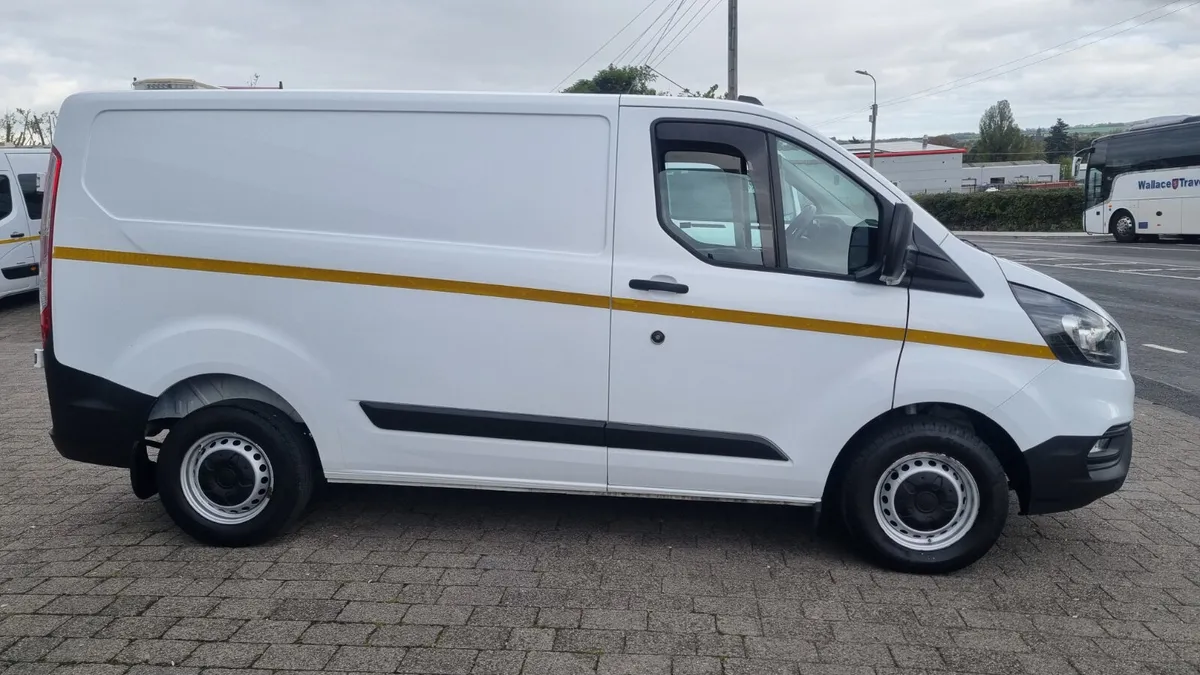 221 CUSTOM SWB GRADE 1 WITH A/C,CRUISE,CAMERA ETC - Image 4