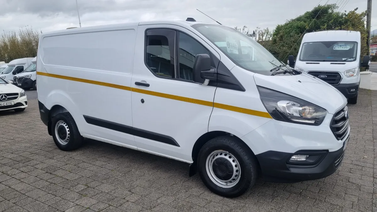 221 CUSTOM SWB GRADE 1 WITH A/C,CRUISE,CAMERA ETC - Image 2