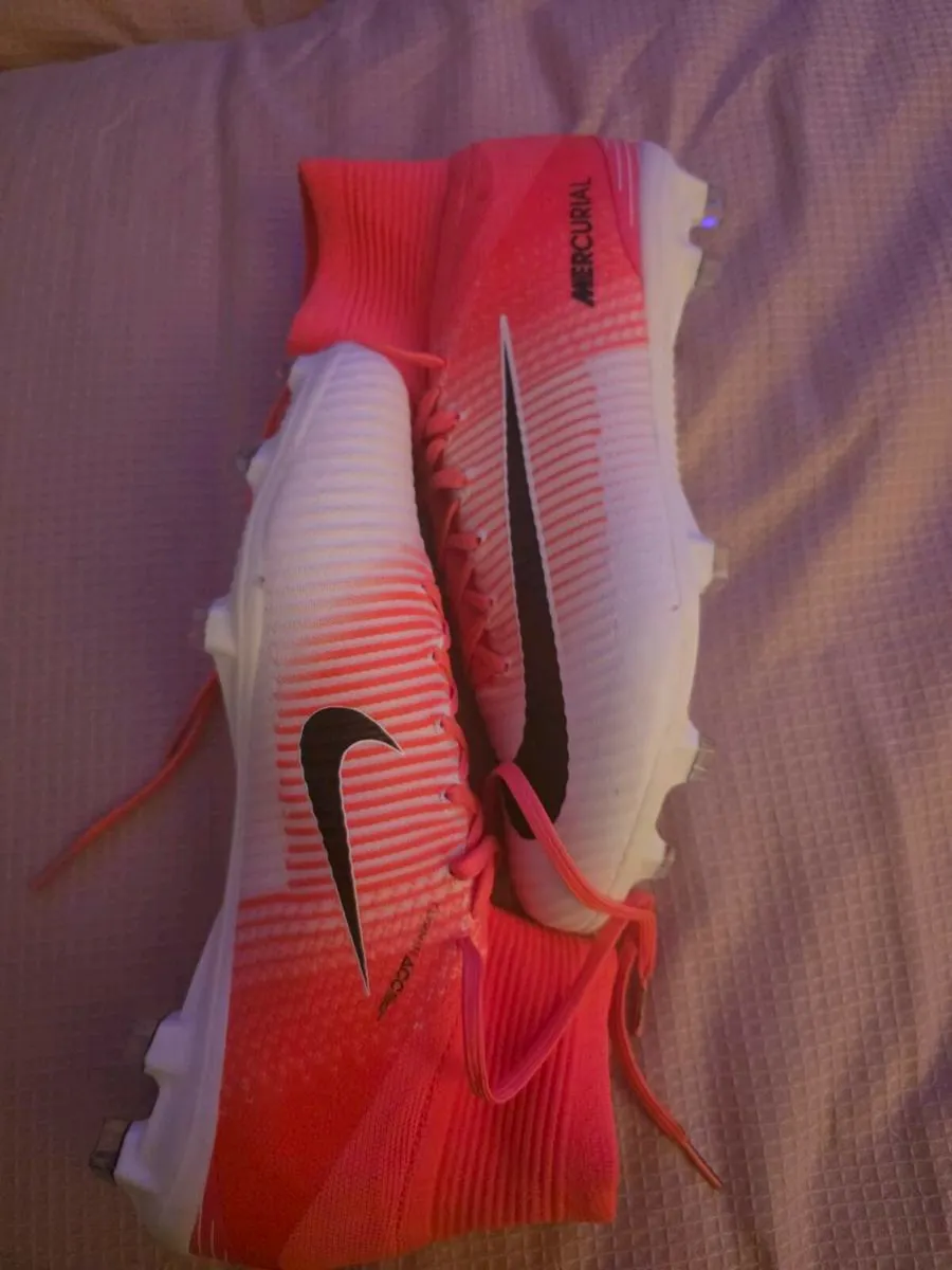 Football boots - Image 2
