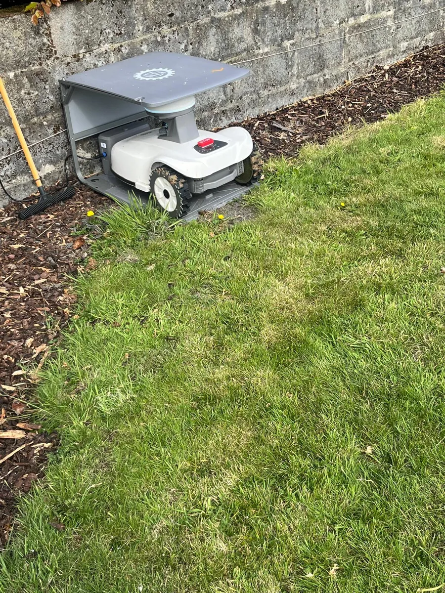 Sveaverken Blix Robitic Mower - Image 1