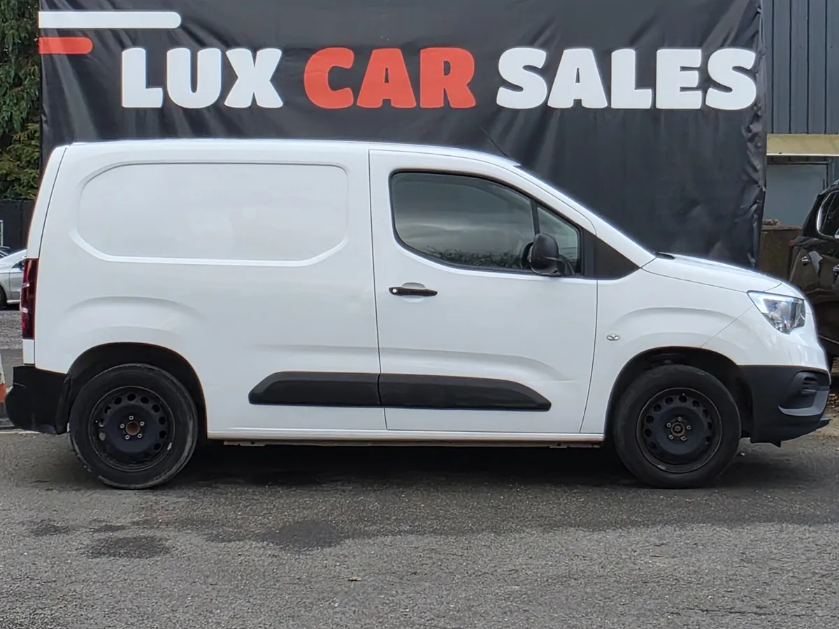 2021 Opel Combo 1.5 DIESEL // ** LOW MILEAGE ** - Image 2