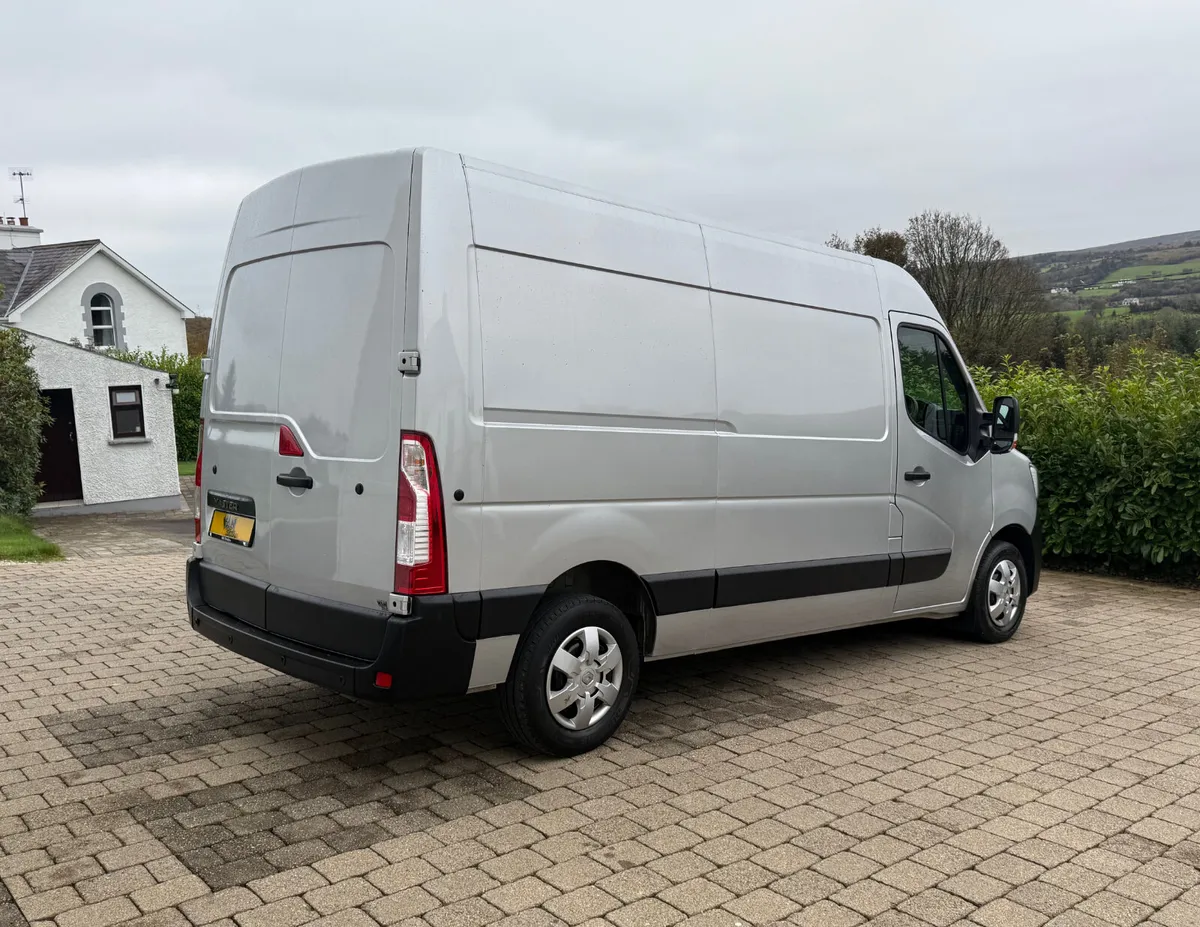 2023 Renault Master Business+ MWB 135BHP - Image 4