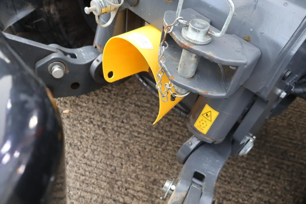 Kubota tractor M7-173 KVT custom - Image 3