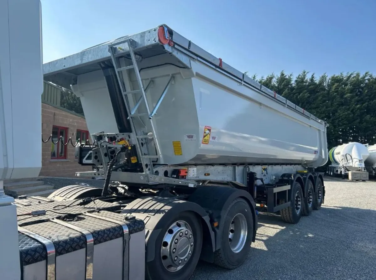 NEW SCHMITZ 8.2m TIPPER - Image 1