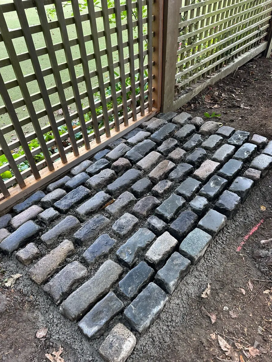 OLD ANTIQUE COBBLES - Image 1