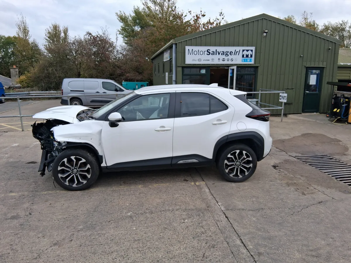 2022 TOYOTA YARIS CROSS 1.5L Hybrid - Image 3