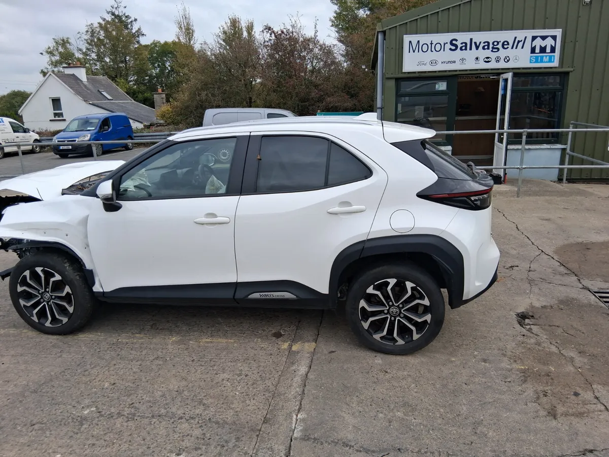 2022 TOYOTA YARIS CROSS 1.5L Hybrid - Image 2