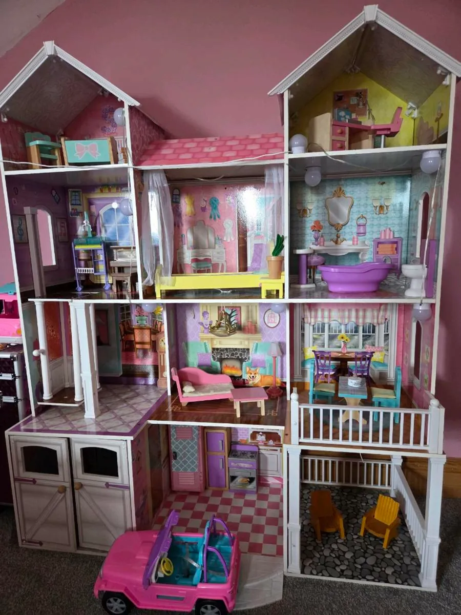 Barbie Dolls house - Image 3