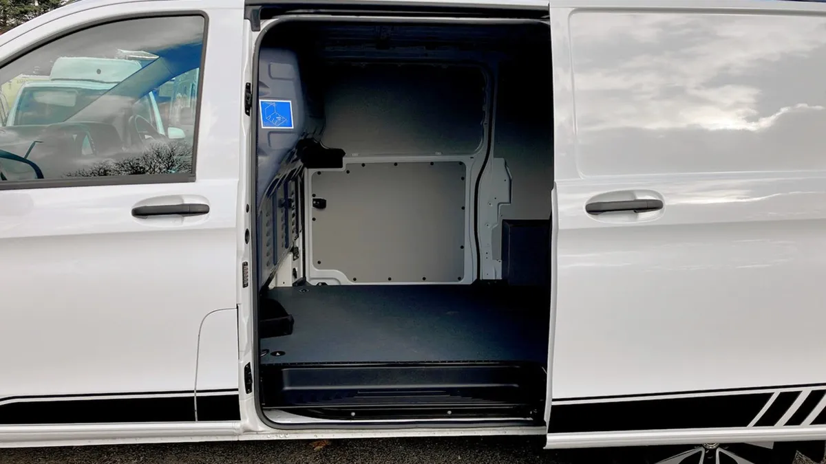 Mercedes-Benz eVito 116 e 66kWh Premium Auto FWD - Image 4