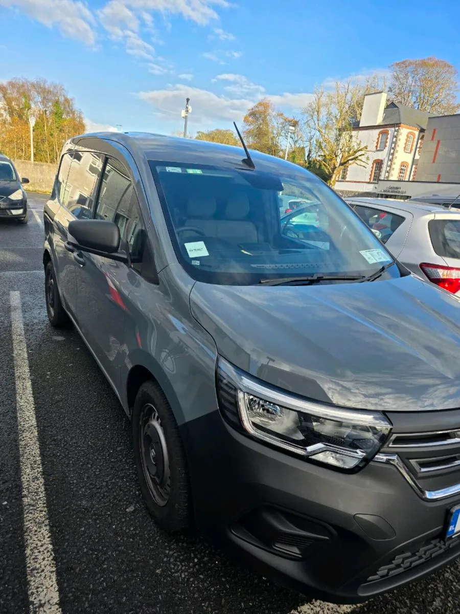Renault Kangoo Electric 3seats *LIKE NEW* - Image 2