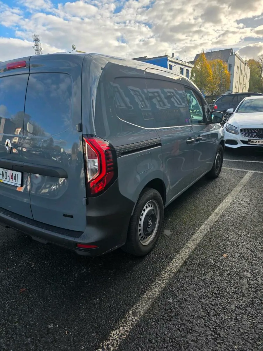 Renault Kangoo Electric 3seats *LIKE NEW* - Image 3