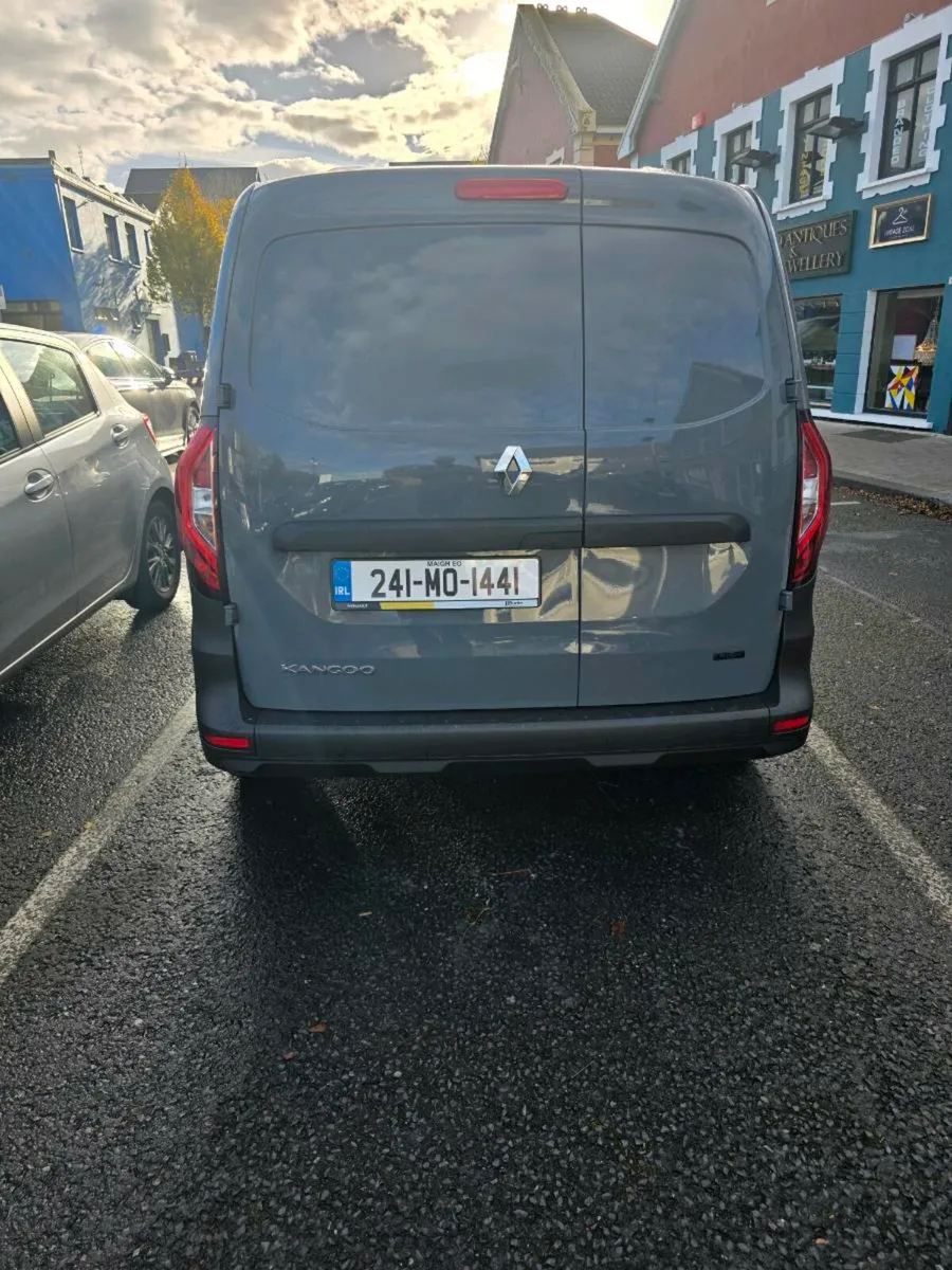 Renault Kangoo Electric 3seats *LIKE NEW* - Image 4