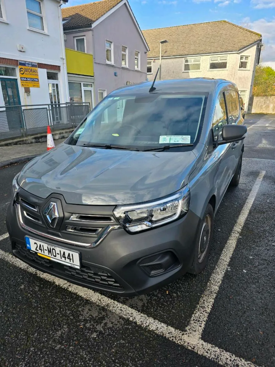 Renault Kangoo Electric 3seats *LIKE NEW* - Image 1