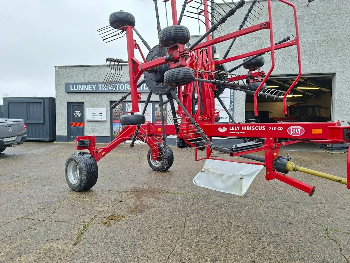 Lely Hibiscus 715 Silage Rake - Image 1